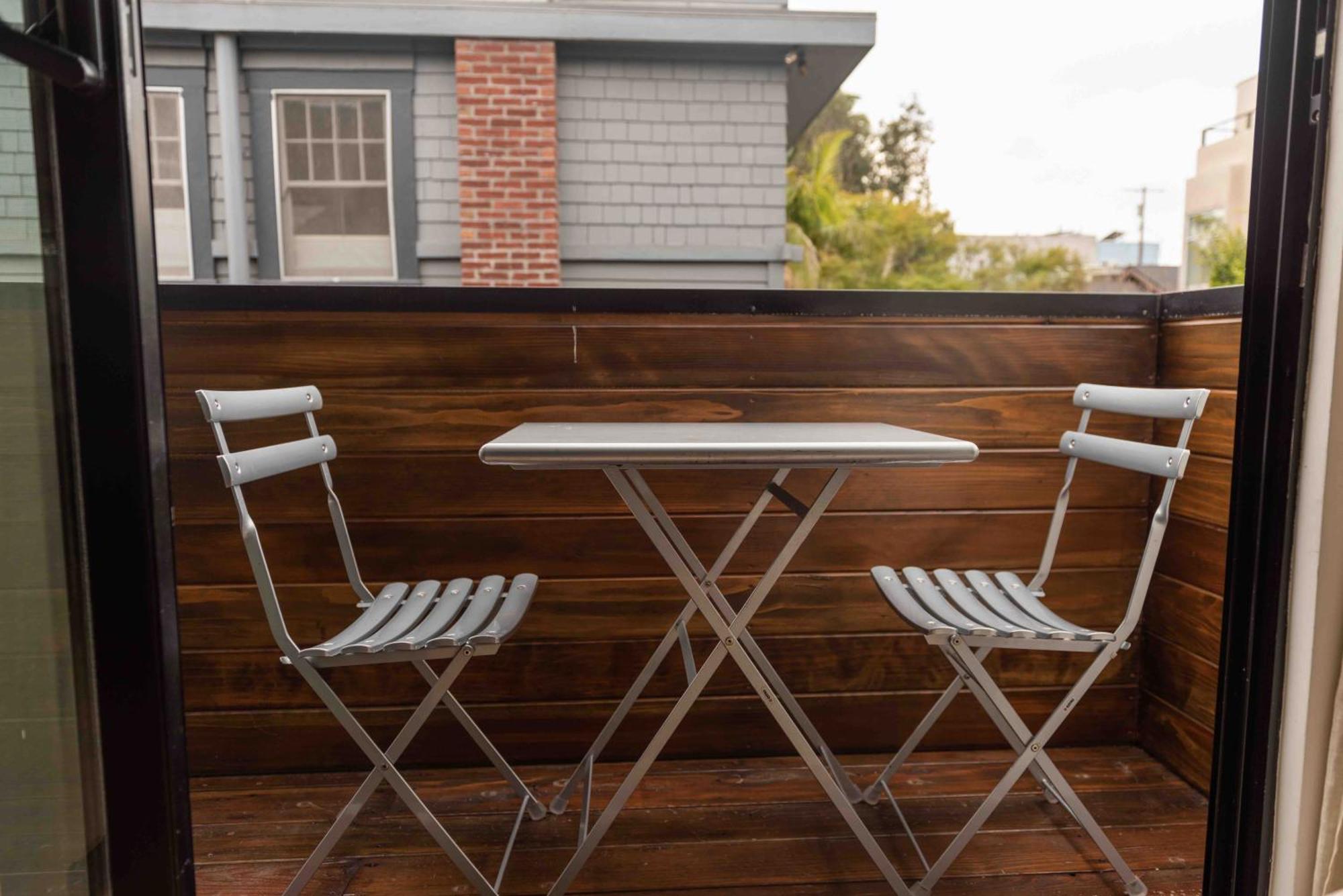 Venice Beach Studio With Large Private Patio Steps To The Beach Los Angeles Exterior photo