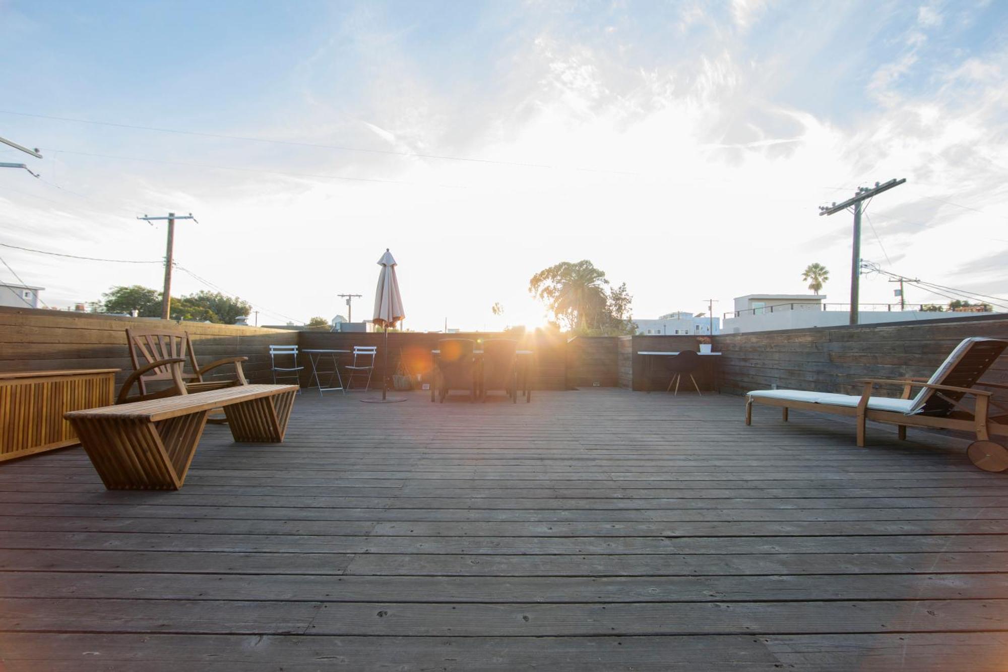 Venice Beach Studio With Large Private Patio Steps To The Beach Los Angeles Exterior photo