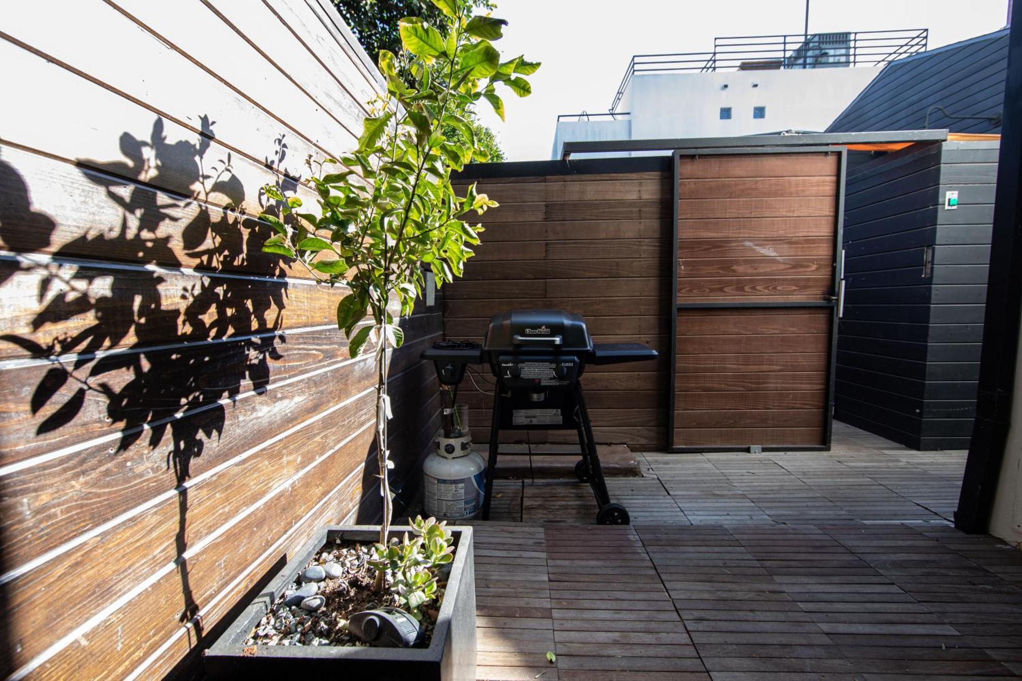 Venice Beach Studio With Large Private Patio Steps To The Beach Los Angeles Exterior photo