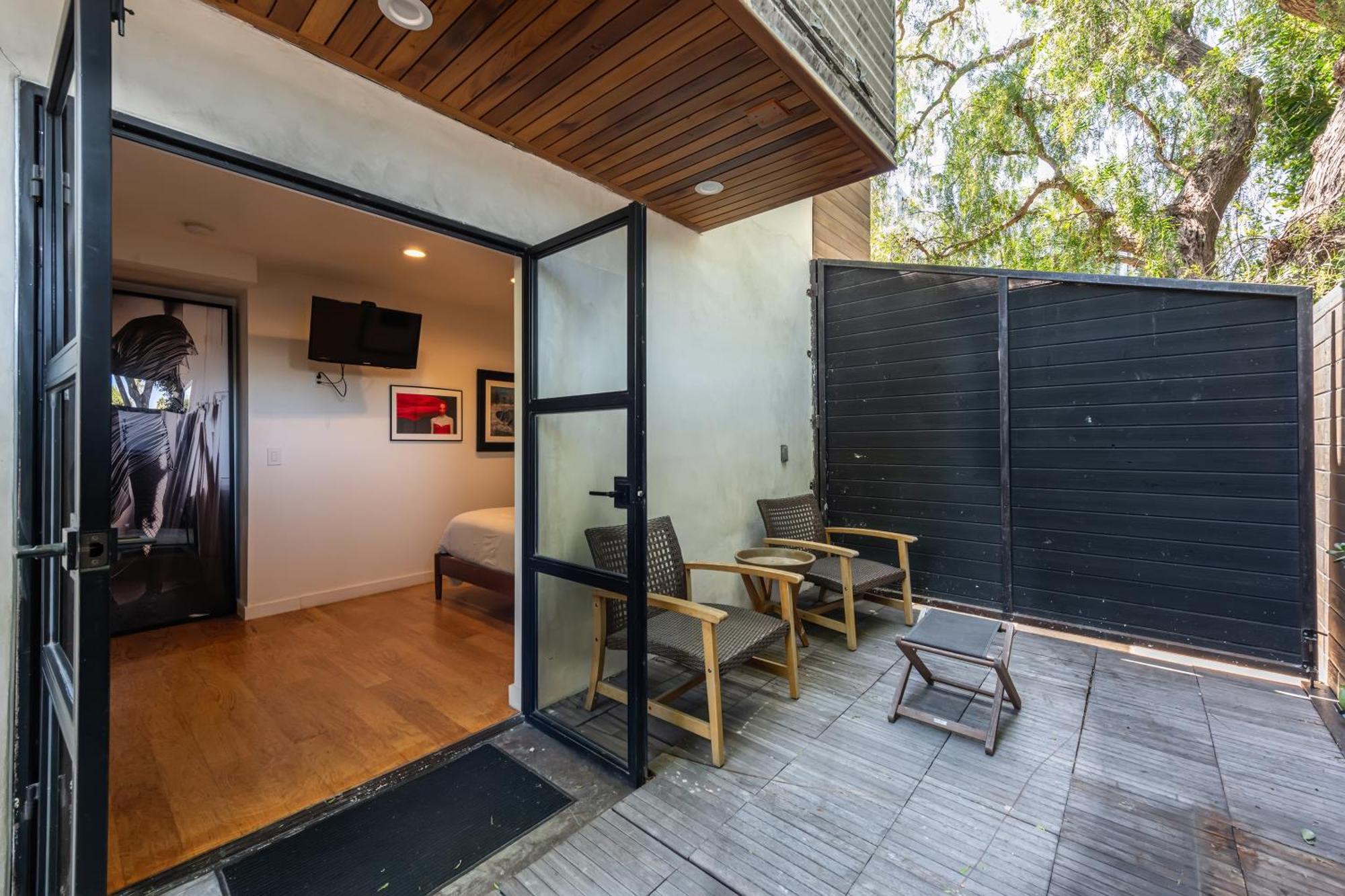 Venice Beach Studio With Large Private Patio Steps To The Beach Los Angeles Exterior photo